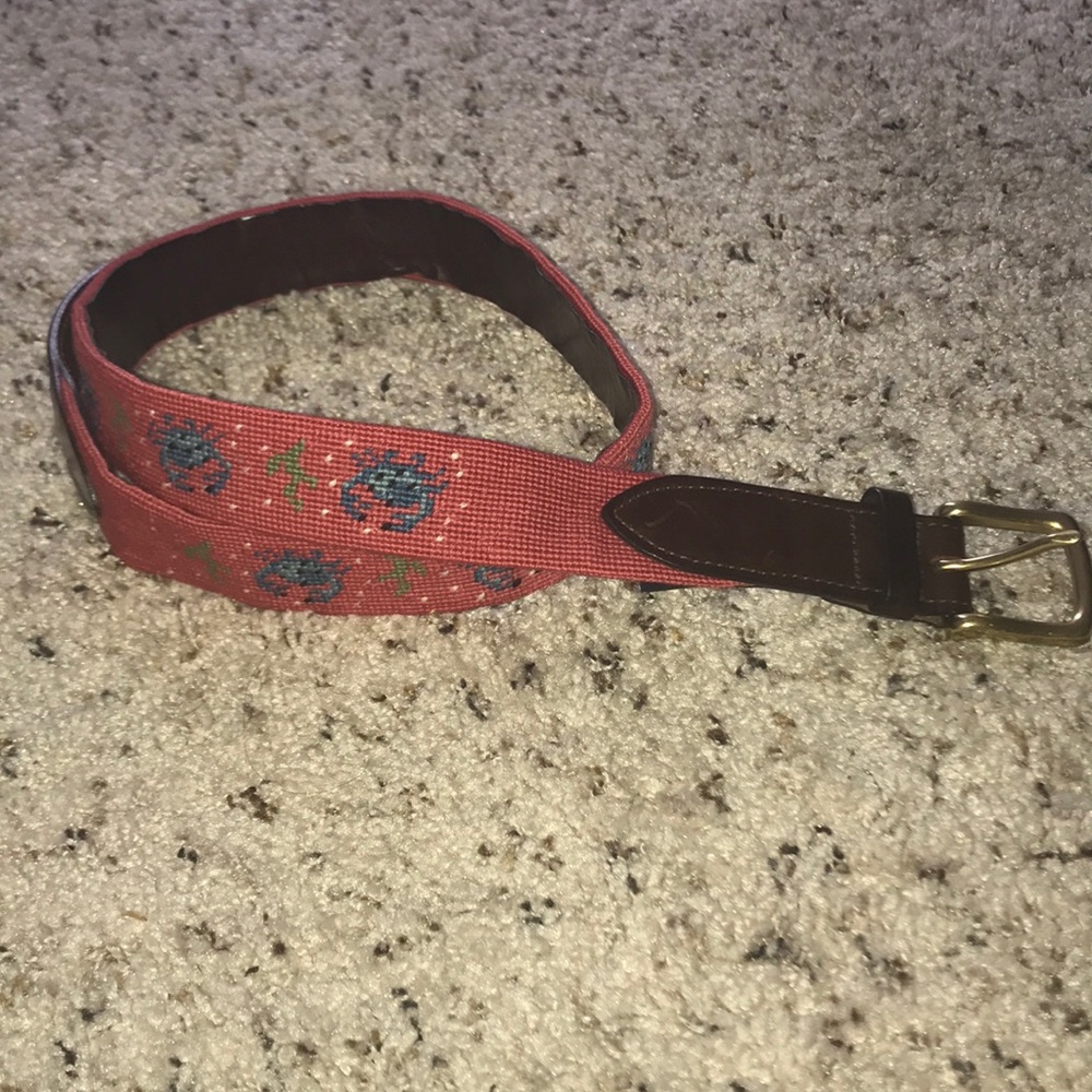 Vineyard Vines nantucket red needlepoint crab belt